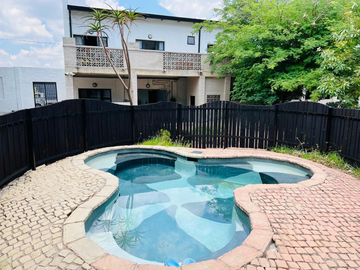 City Living Apartment 119 - Washer, 4K Tv, Fast Wifi, & Sunny Balcony Johannesburg Eksteriør bilde